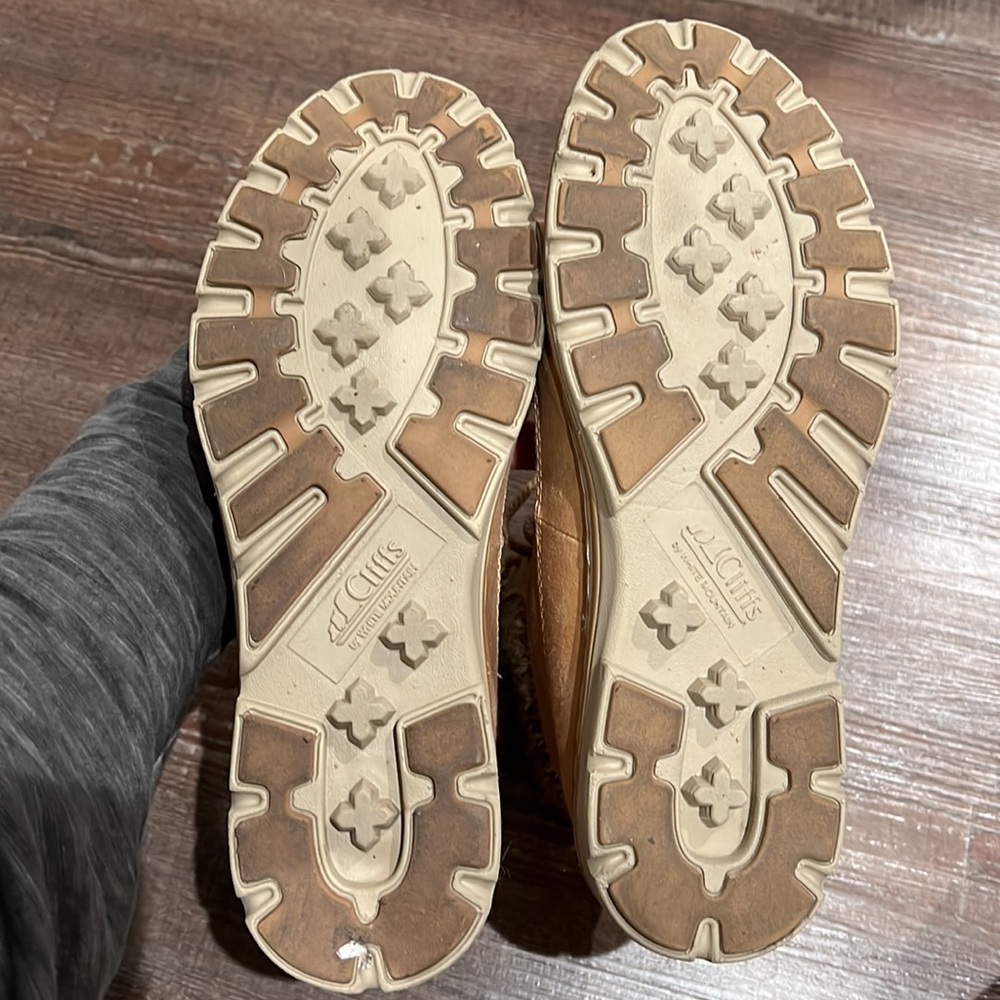 White Mountain Lace Up Boots - Picture 3 of 4